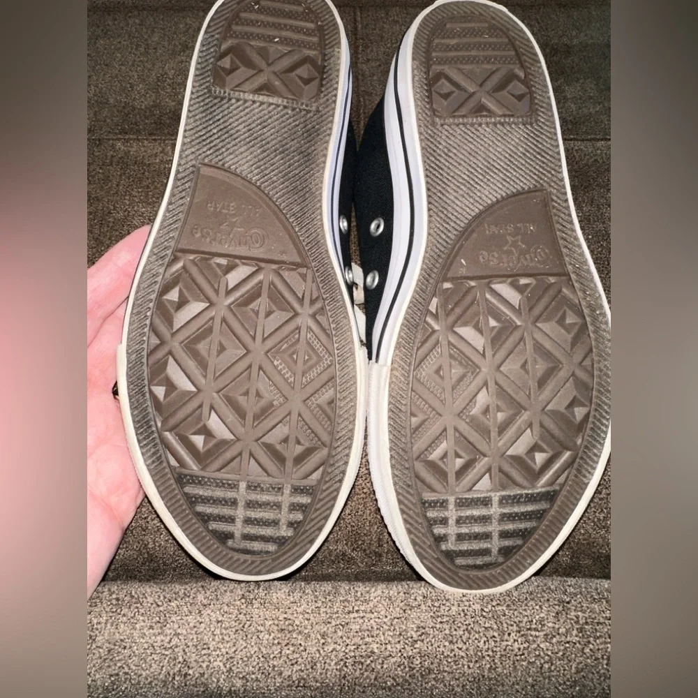 Converse Kids Black and White Low Top Sneakers Size 3